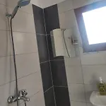 Erda Lakeside Bed & Breakfast Lini