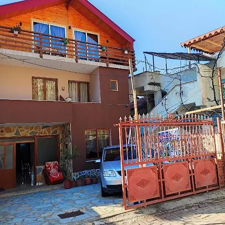 Erda Lakeside Bed & Breakfast Lini