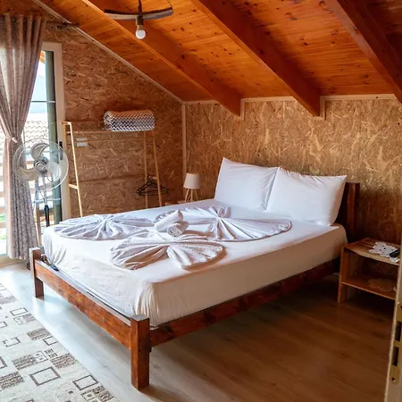Erda Lakeside Couette-café Lini