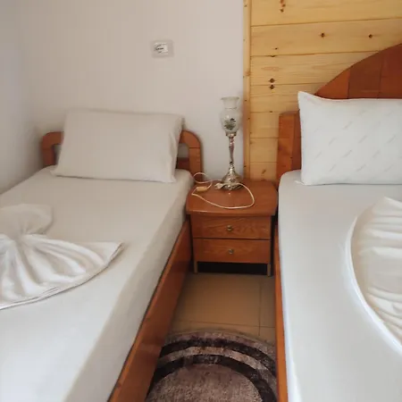 Erda Lakeside Couette-café 3*