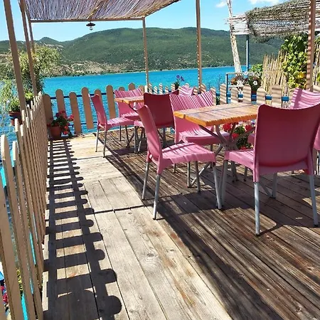 Erda Lakeside Bed & Breakfast Lin