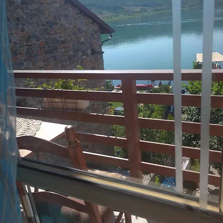 Erda Lakeside Bed & Breakfast