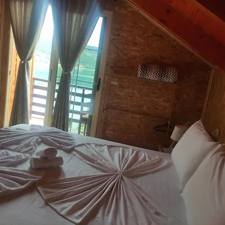 Erda Lakeside Bed & Breakfast Lin