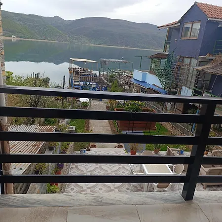 Erda Lakeside Bed & Breakfast *