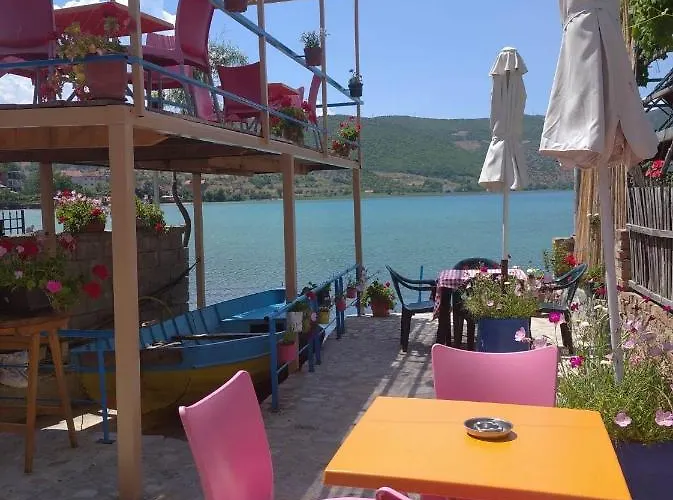 Erda Lakeside Couette-café 3*