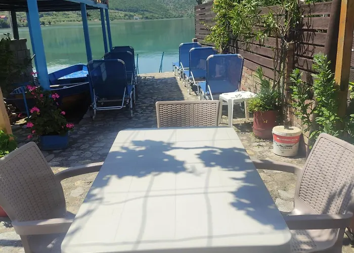 Erda Lakeside 住宿加早餐酒店 Lini