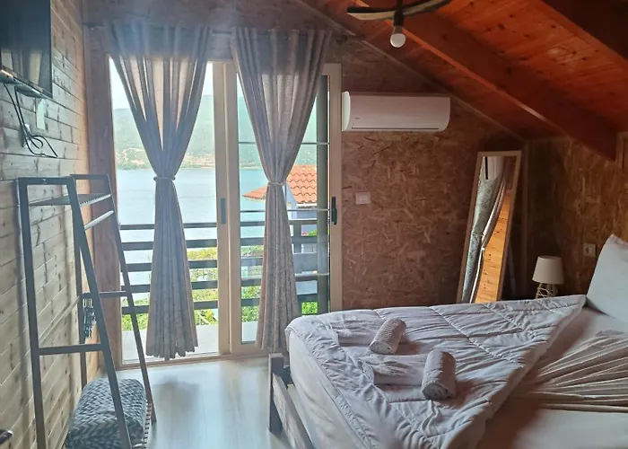 Erda Lakeside Couette-café 3*